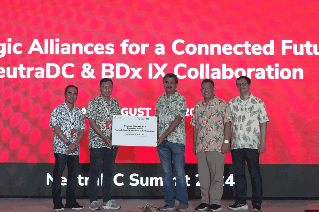 outer-image-Mayank Srivastava, CEO BDx Data Centers and Andreuw Th.A.F, CEO Neutra DC when unveiling Phase 1 of the Strategic Alliance collaboration in Bali, Monday, 26 August 2024